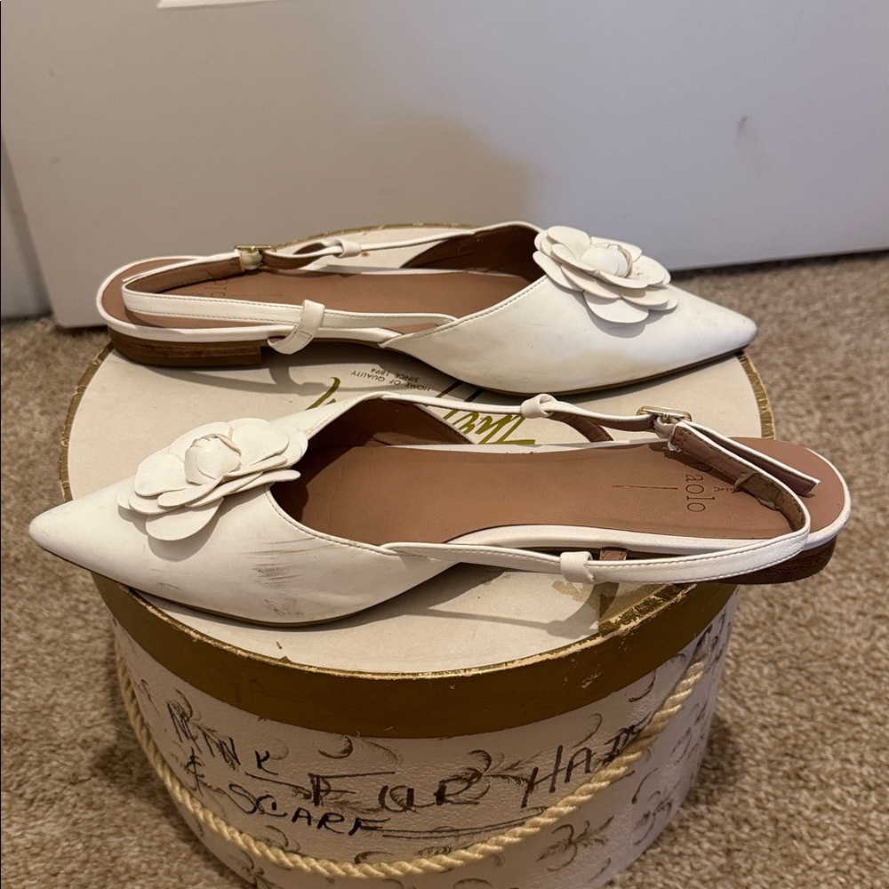 Paolo White Floral Pointed Flats - Picture 5 of 6